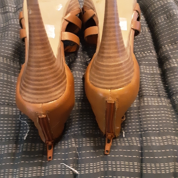 Jessica Simpson heels  002 - Picture 6 of 7